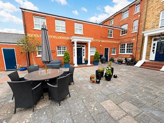 2 Bedroom Mews To Rent In Lea Court, Great Baddow, Chelmsford, CM2