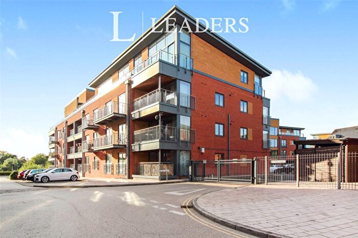2 Bedroom Flat For Sale In Basin Road, Worcester, Worcestershire, WR5