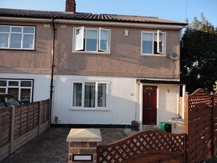 3 Bedroom Semi-Detached House For Sale In Meath Close, Orpington, BR5