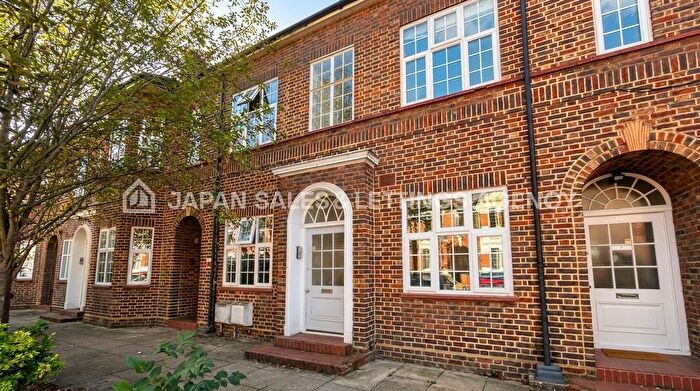 3 Bedroom Flat For Sale In Woodgrange Avenue, Ealing, W5