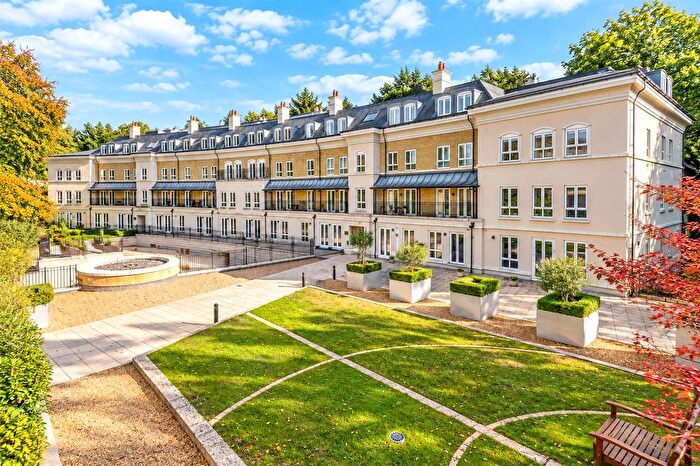 2 Bedroom Flat For Sale In Woking, Surrey, GU22