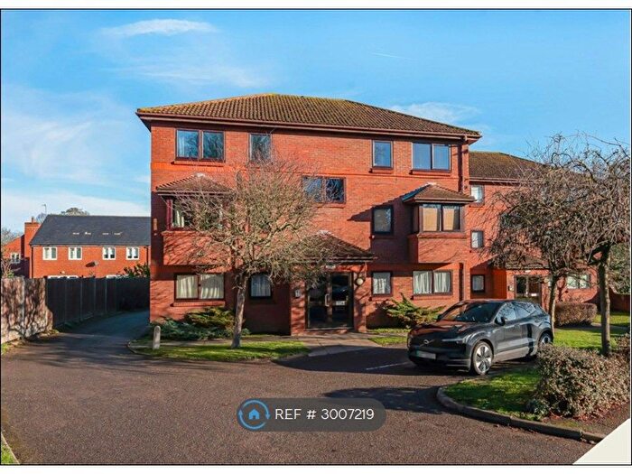 2 Bedroom Flat To Rent In Westbrook Court, Hitchin, SG4