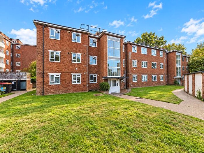 2 Bedroom Flat For Sale In Old Ruislip Road, Northolt, UB5