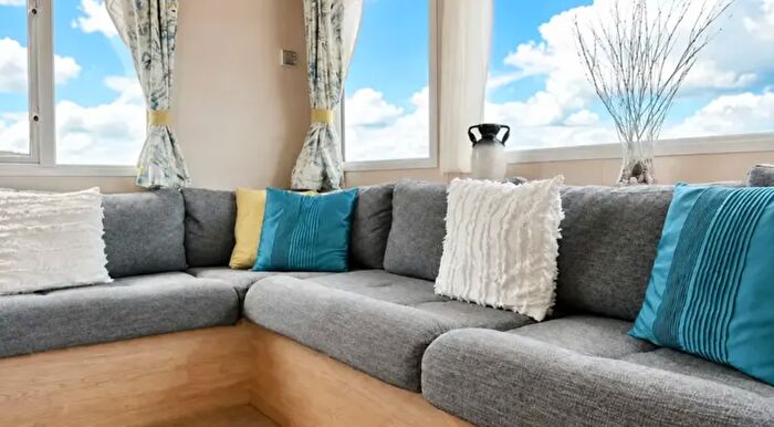 2 Bedroom Park Home For Sale In Seaview Holiday Park, CT5