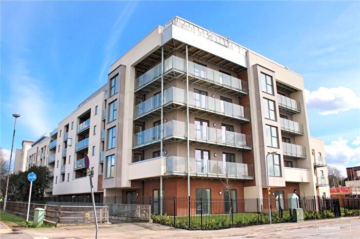 2 Bedroom Flat For Sale In Manor Way, Borehamwood, WD6