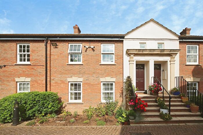 2 Bedroom Flat For Sale In Eastgate Gardens, Taunton, TA1