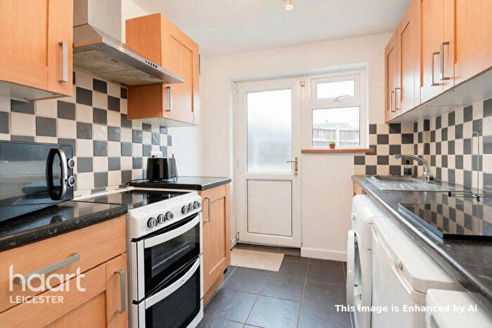 3 Bedroom End Of Terrace House For Sale In Pasley Road, Leicester, LE2