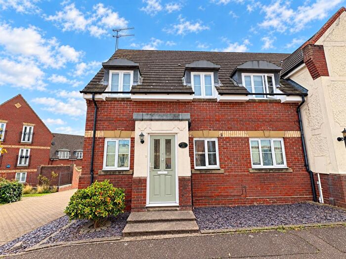 2 Bedroom Maisonette For Sale In Stanley Rise, Chelmer Village, Chelmsford, CM2