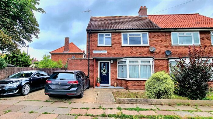 3 Bedroom Semi-Detached House For Sale In Roxburgh Road, Ipswich, Uk, IP4