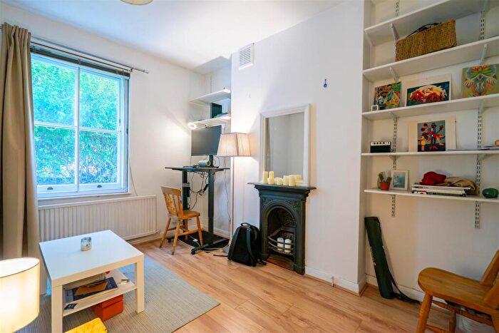1 Bedroom Apartment To Rent In York Way, Camden, N7