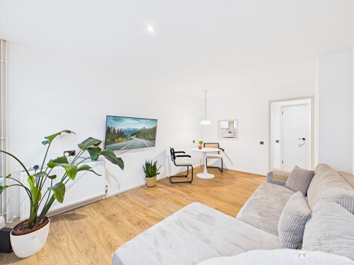 1 Bedroom Flat To Rent In George Lambton Avenue, Newmarket, Suffolk, CB8