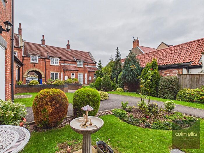 1 Bedroom Flat For Sale In Strawberry Court, Scarborough, YO12