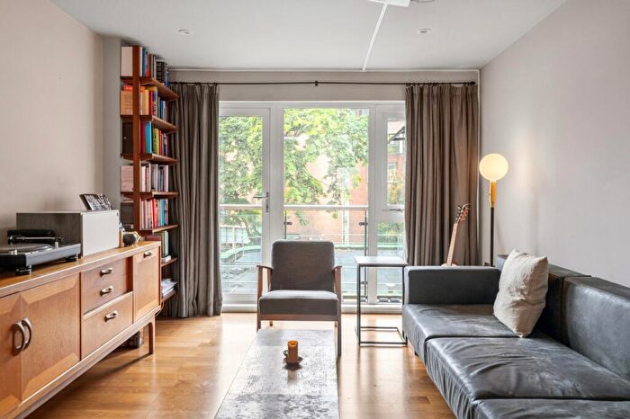 2 Bedroom Apartment To Rent In Clerkenwell Road, London, EC1M