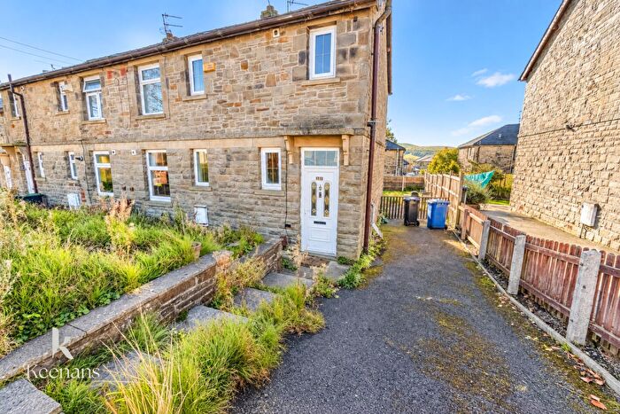 3 Bedroom Semi-Detached House For Sale In Barnes Avenue, Rossendale, BB4