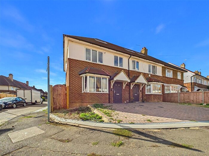 2 Bedroom Maisonette To Rent In A Chestnut Close, Middlesex, UB3