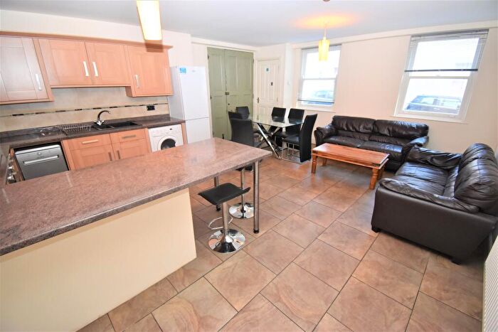 5 Bedroom Flat To Rent In Flat Clarendon House, Clarendon Square, Leamington Spa, Warwickshire, CV32