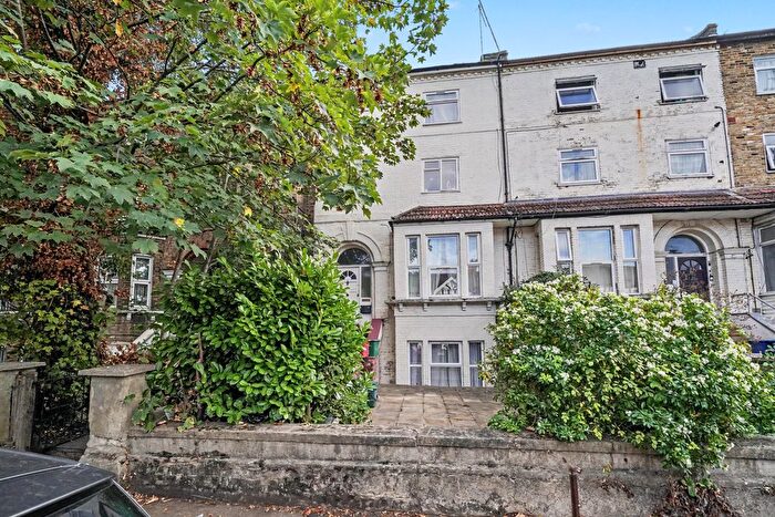 3 Bedroom End Of Terrace House For Sale In Bulstrode Road, Hounslow, TW3