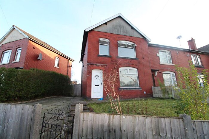 3 Bedroom Semi-Detached House To Rent In Willow Street, Bury, BL9