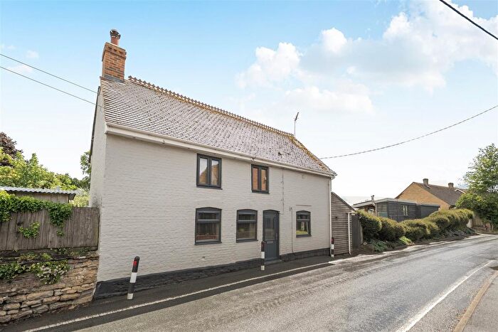 2 Bedroom Property For Sale In Glue Hill, Sturminster Newton, DT10