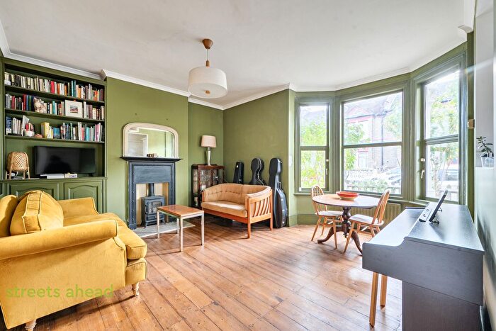 2 Bedroom Flat For Sale In Kitchener Road, Thornton Heath, CR7