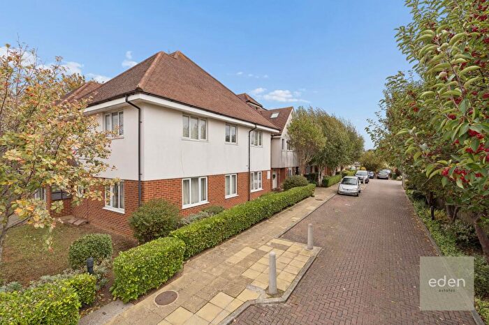 2 Bedroom Flat For Sale In Cavendish Way, Bearsted, ME15