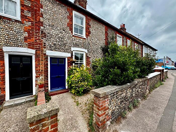 2 Bedroom Terraced House To Rent In South Street, Worthing, BN14