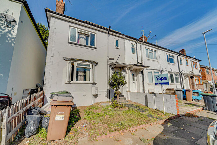 3 Bedroom Semi-Detached House For Sale In Summerfield Road, Luton, LU1