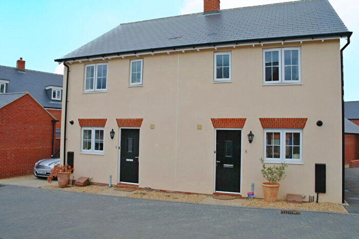 3 Bedroom Semi-Detached House To Rent In Lace Lane, Buckingham, Bucks, MK18