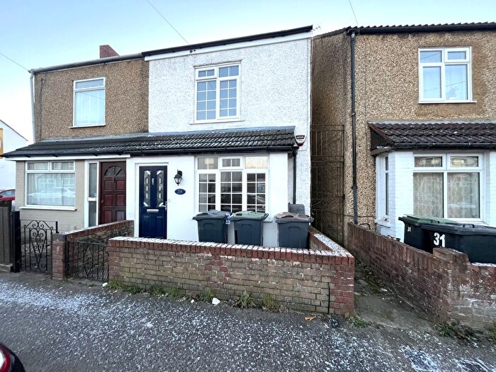 3 Bedroom Semi-Detached House To Rent In Letchworth Road, Luton, LU3