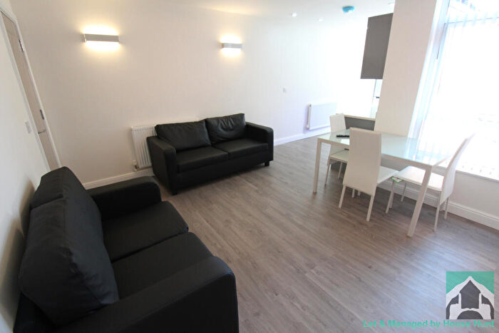 3 Bedroom Flat To Rent In Pershore Road, Selly Oak, Birmingham, B29