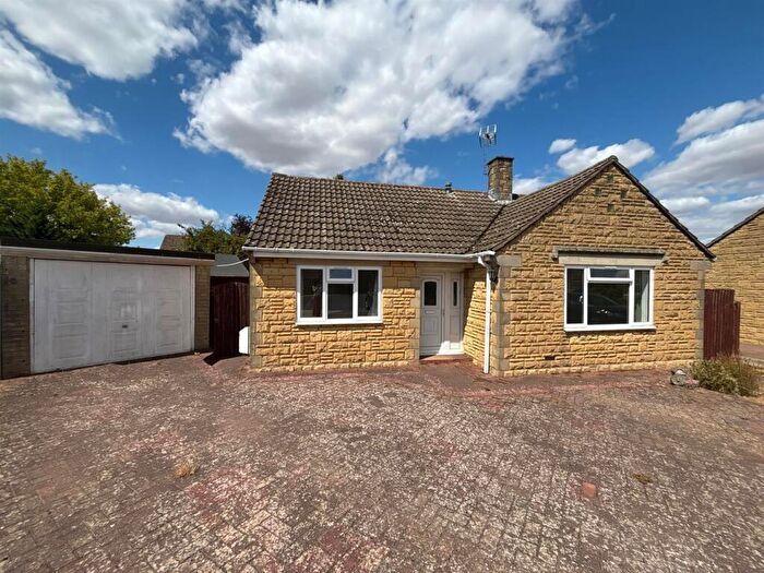 2 Bedroom Detached Bungalow For Sale In Ballards Close, Mickleton, GL55