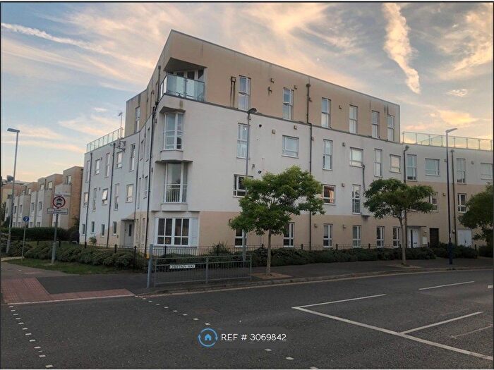 2 Bedroom Flat To Rent In Chieftain Way, Cambridge, CB4
