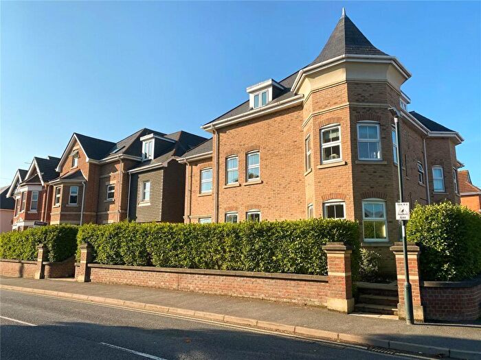 2 Bedroom Flat To Rent In Pembroke Place, Alumhurst Road, Bournemouth, Bournemouth Christchurch Poole, BH4