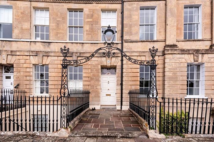 2 Bedroom Apartment For Sale In Lansdown Crescent, Bath, BA1