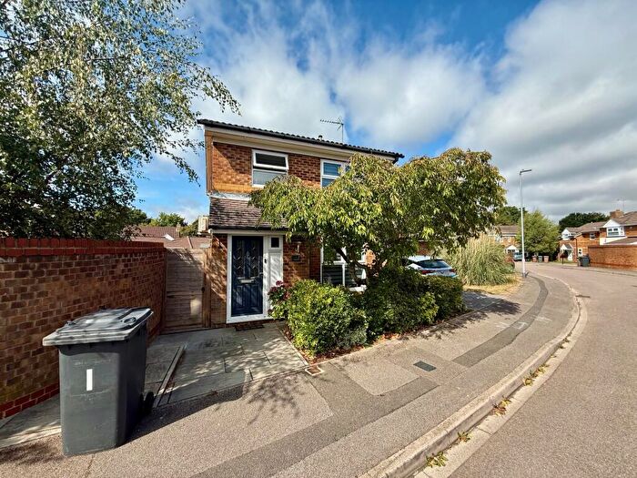 3 Bedroom Detached House To Rent In Brierley Close, LU2