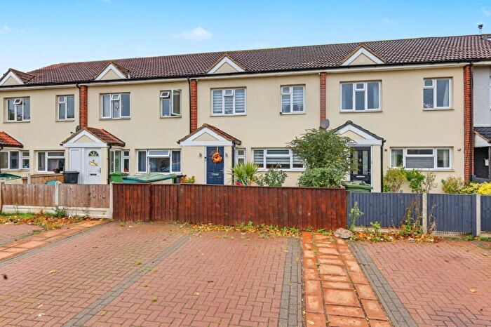 3 Bedroom Terraced House For Sale In Edinburgh Way, Basildon, SS13