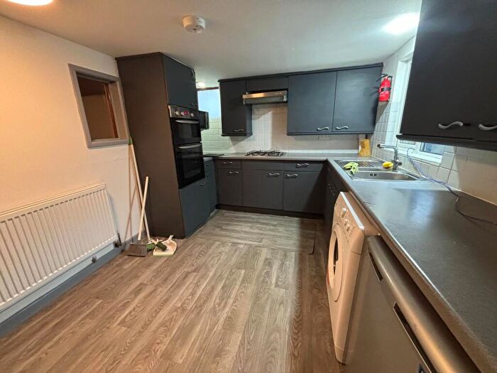 5 Bedroom Semi-Detached House To Rent In Eastern Avenue, Reading, RG1