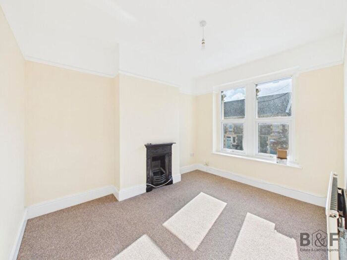 2 Bedroom Flat To Rent In Clarence Road, Staple Hill, BS16