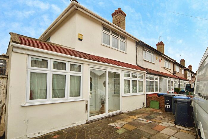 3 Bedroom End Of Terrace House For Sale In Leyburn Road, London, N18