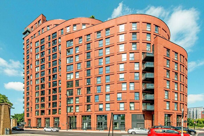 3 Bedroom Flat To Rent In Avalon Point, London, E14