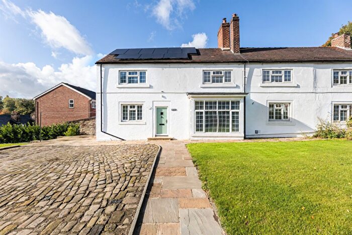 4 Bedroom Cottage For Sale In Bank Avenue, Morley, Leeds, LS27