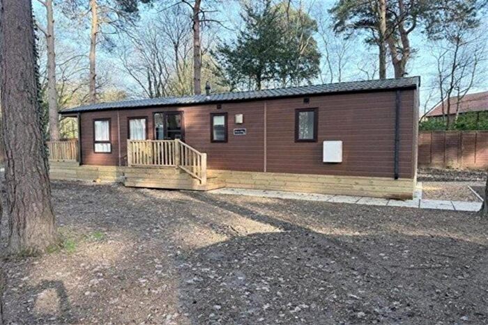 2 Bedroom House To Rent In Bedroom Chalet Bungalow Park Home In Wokingham, RG40