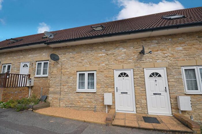 2 Bedroom Cottage To Rent In Palace Gate, Irthlingborough, NN9