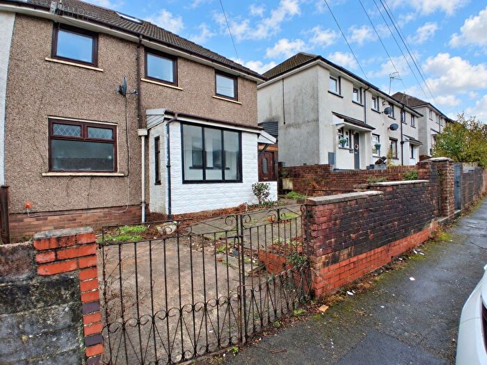 4 Bedroom Semi-Detached House To Rent In Brynheulog, Treherbert, CF42