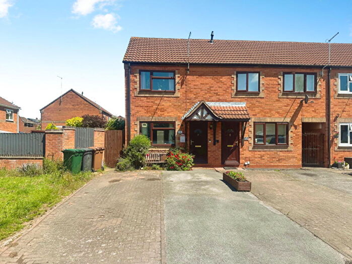 2 Bedroom End Of Terrace House For Sale In Oak Close, Castle Gresley, DE11