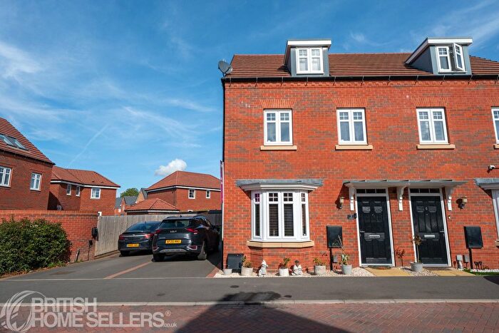 3 Bedroom Semi-Detached House For Sale In Gravel Pen, Wigston, Leicestershire, LE18