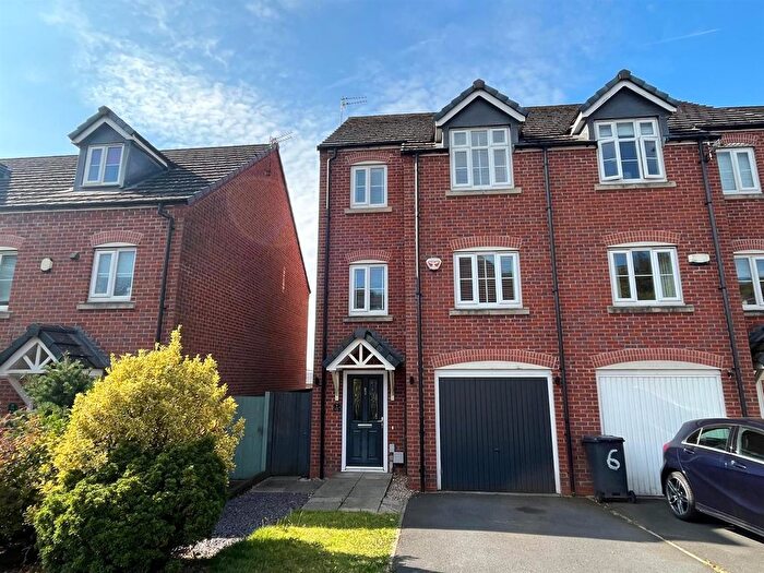 4 Bedroom Town House For Sale In The Green, Hyde, SK14