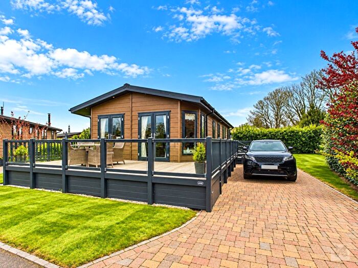 3 Bedroom Mobile/park Home For Sale In Foxhunter Residential Caravan Park, Monkton Street, Monkton, Ramsgate, CT12