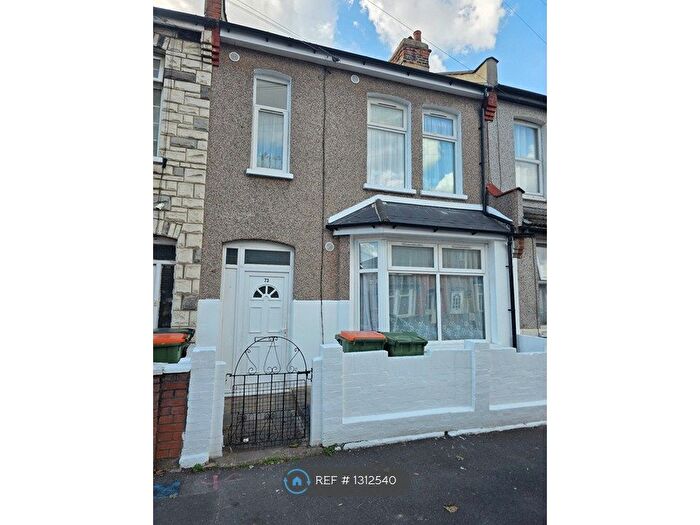 3 Bedroom Terraced House To Rent In Leigh Road, London, E6