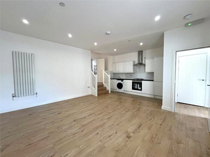 1 Bedroom Maisonette For Sale In Millbrook, Guildford, Surrey, GU1